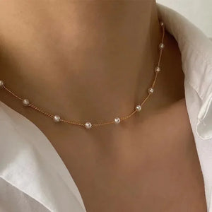 Gargantilla Minimalista con Perlas
