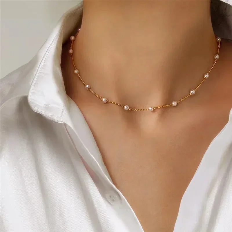 Gargantilla Minimalista con Perlas