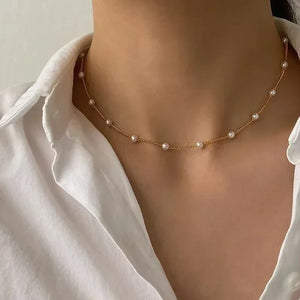Gargantilla Minimalista con Perlas