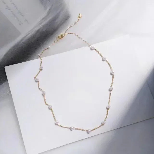 Gargantilla Minimalista con Perlas